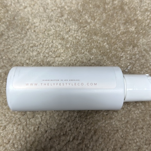 The Lyfestyle Co self-tanning lotion - Picture 3 of 3